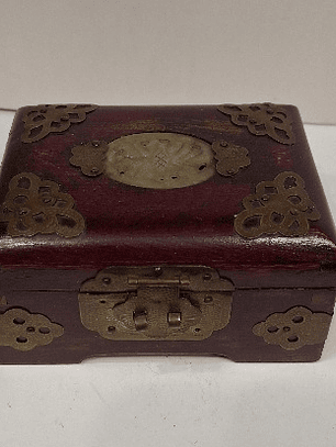 Caixa porta-Jóias, madeira,  latão e Jade