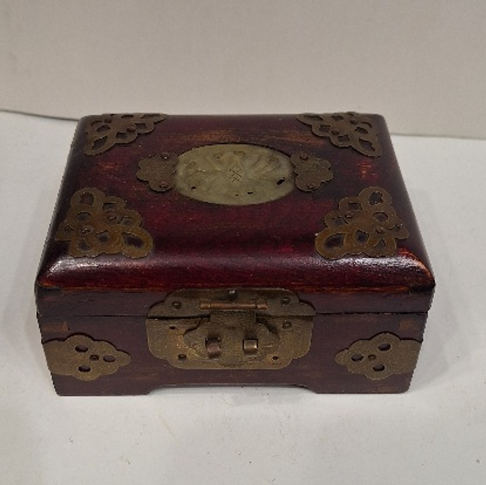 Caixa porta-Jóias, madeira,  latão e Jade 1