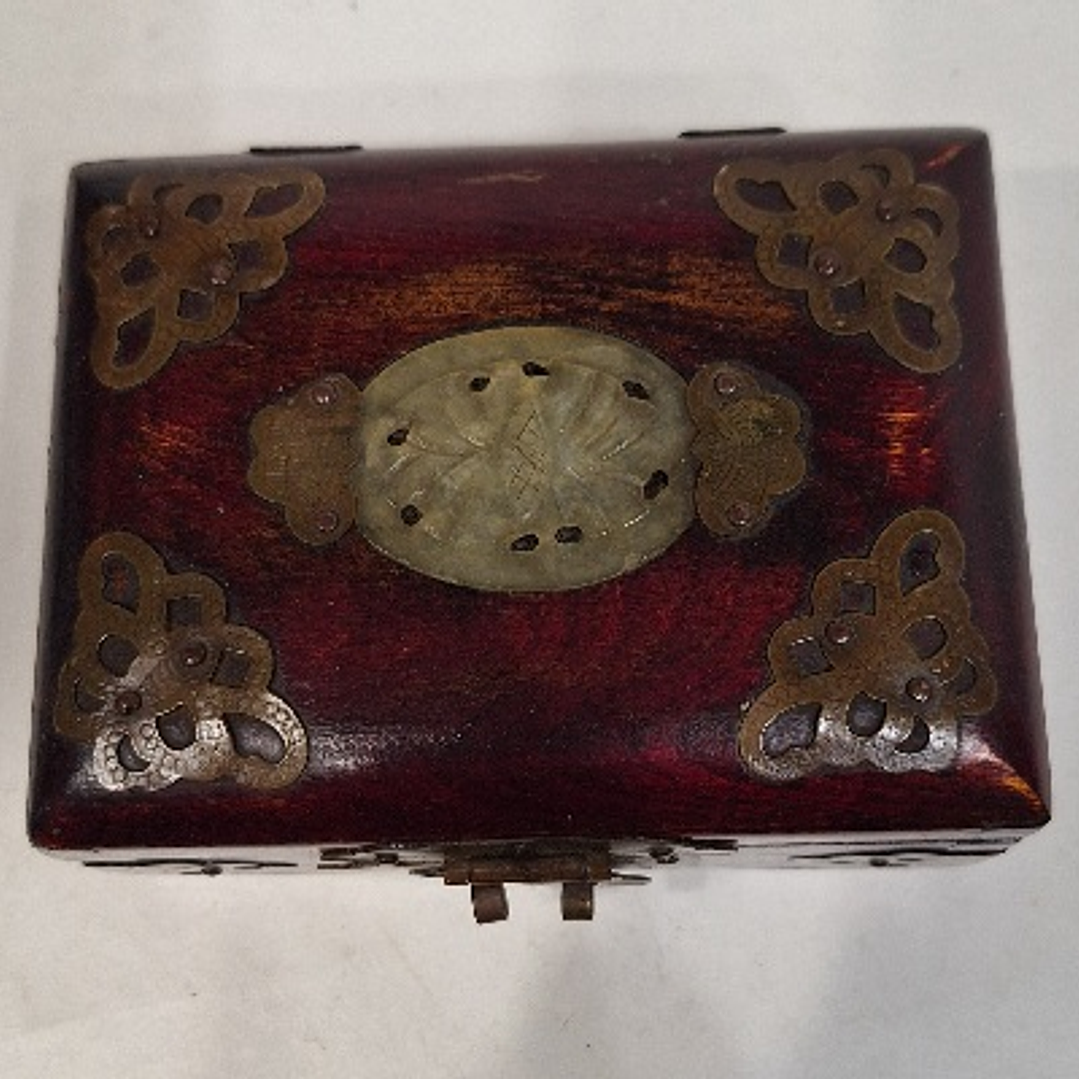 Caixa porta-Jóias, madeira,  latão e Jade 6