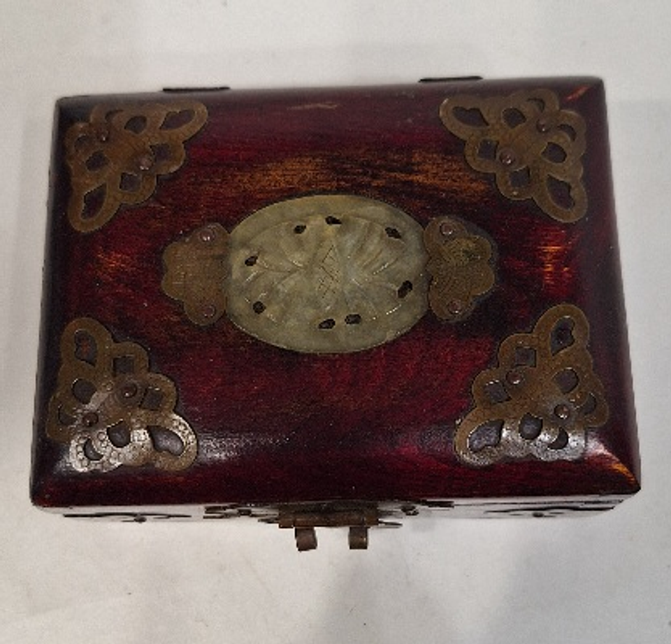 Caixa porta-Jóias, madeira,  latão e Jade 6