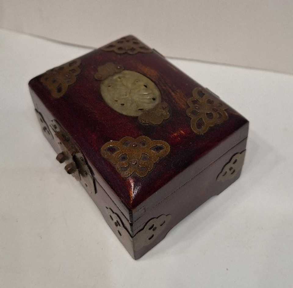 Caixa porta-Jóias, madeira,  latão e Jade 7