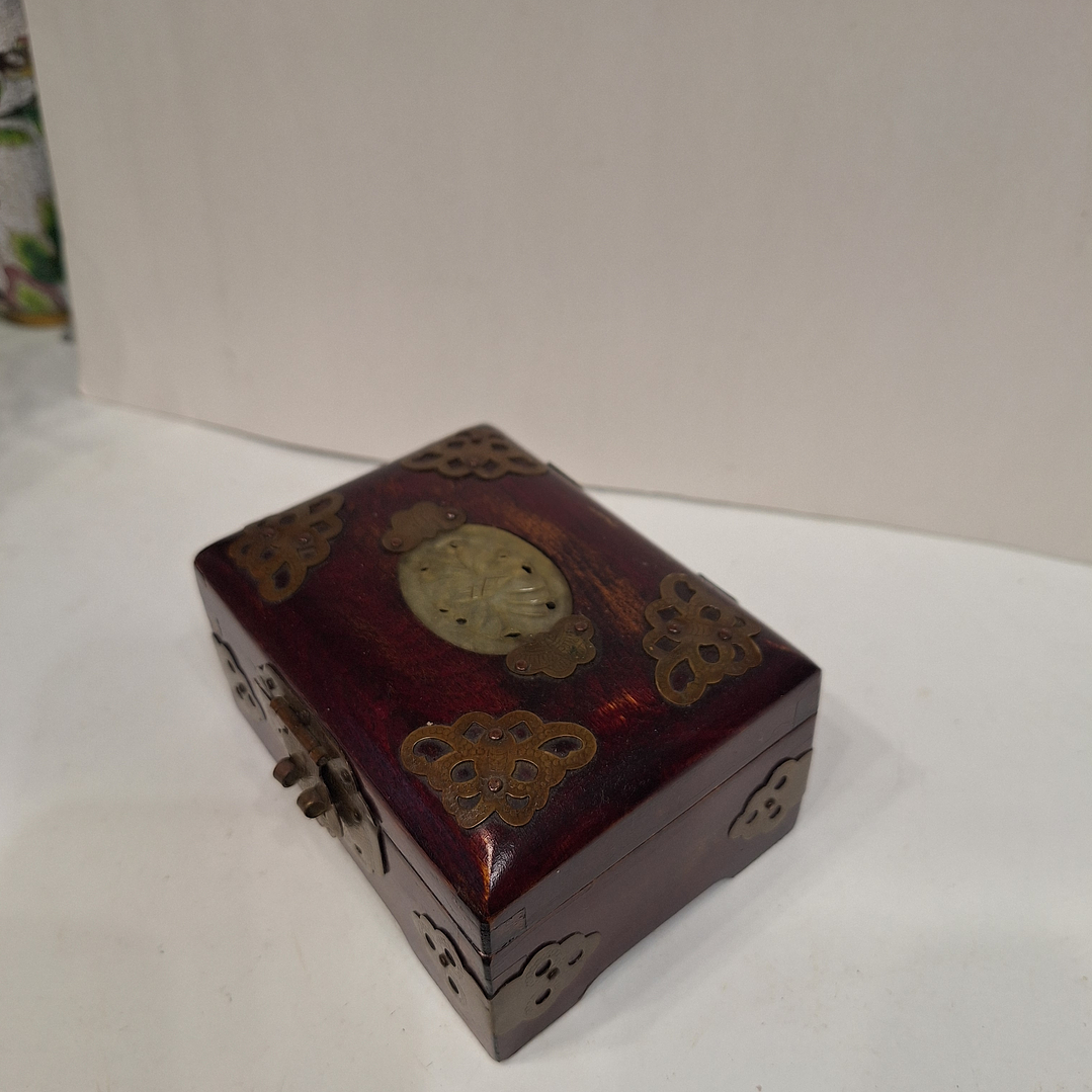 Caixa porta-Jóias, madeira,  latão e Jade 8