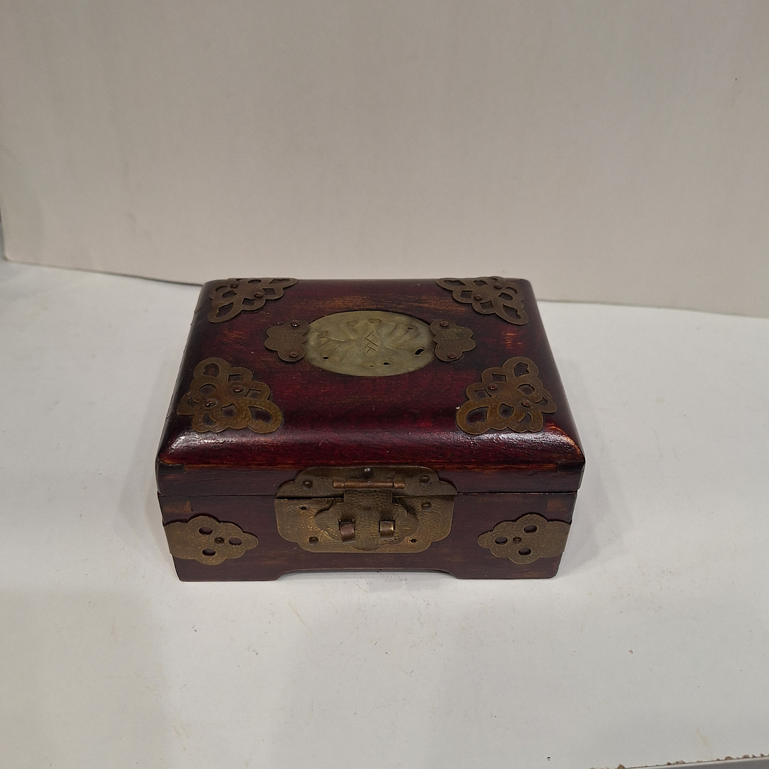 Caixa porta-Jóias, madeira,  latão e Jade 9