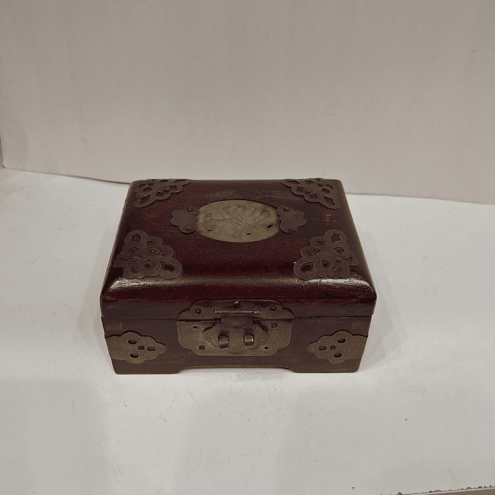 Caixa porta-Jóias, madeira,  latão e Jade 9