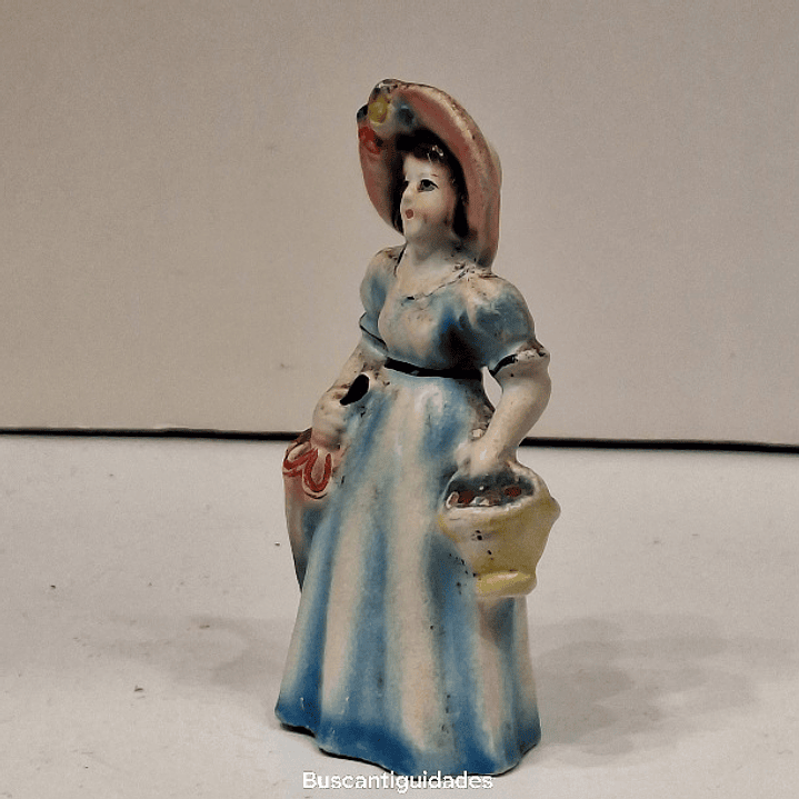 Bibelot, dama antiga com flores  3