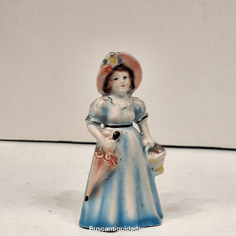 Bibelot, dama antiga com flores 