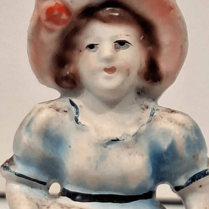 Bibelot, dama antiga com flores  5