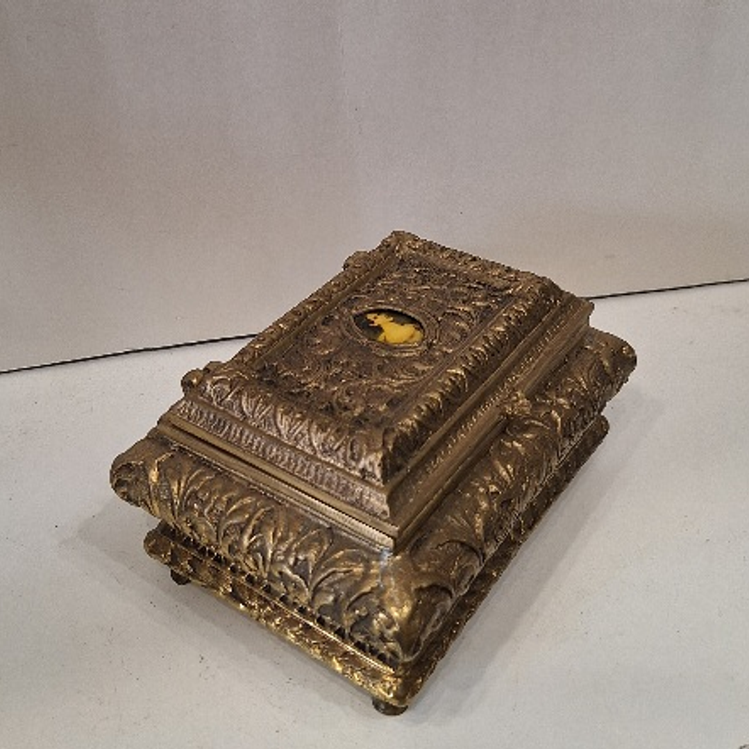 Caixa porta-Jóias em metal 2