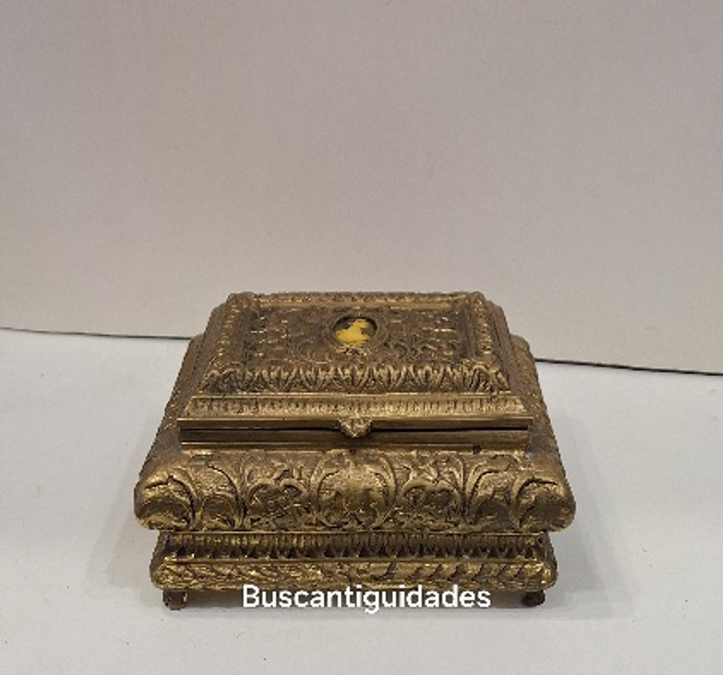 Caixa porta-Jóias em metal 1