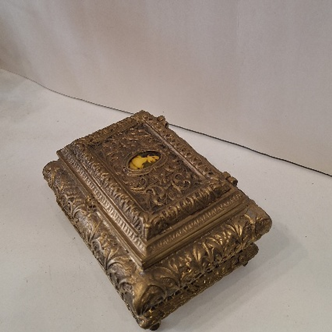 Caixa porta-Jóias em metal 3