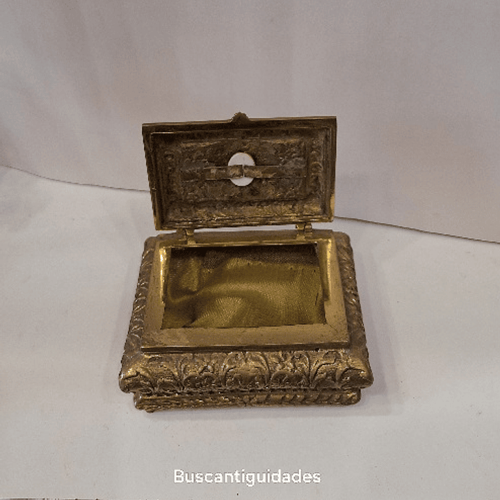 Caixa porta-Jóias em metal 4
