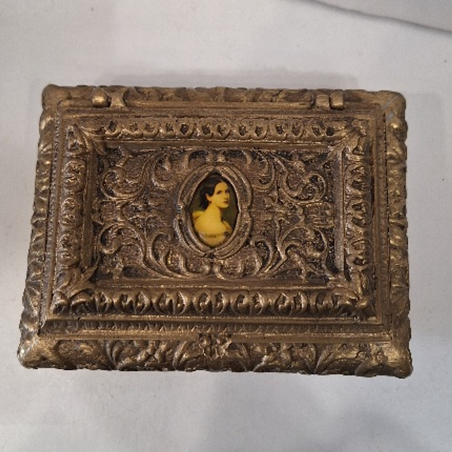 Caixa porta-Jóias em metal 5