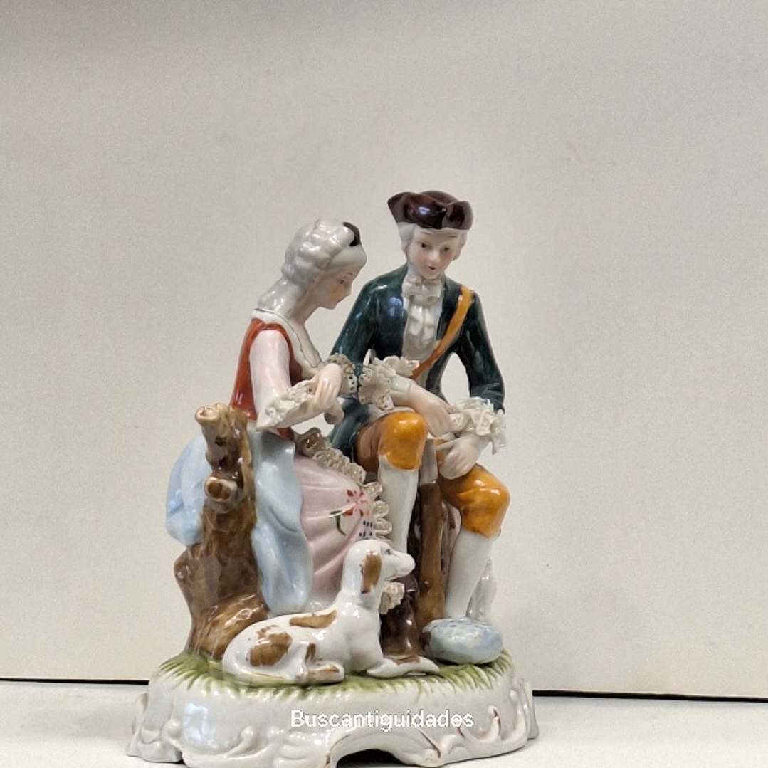 Grupo escultorico, casal romântico  2