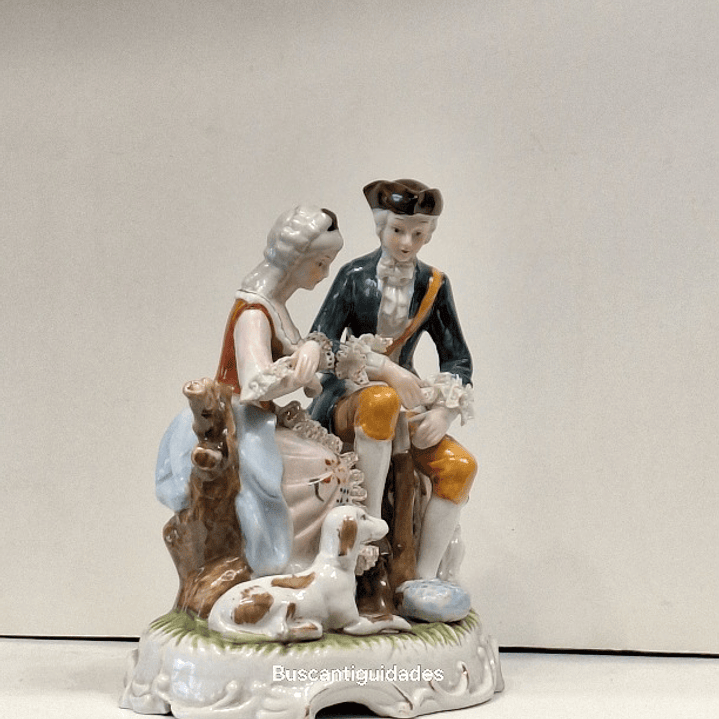 Grupo escultorico, casal romântico  2