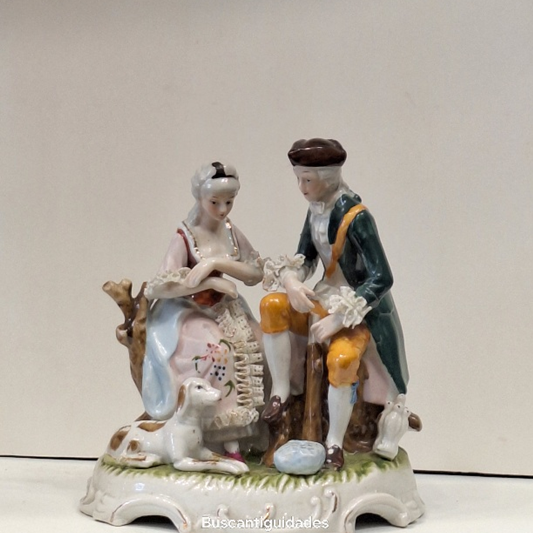 Grupo escultorico, casal romântico  1