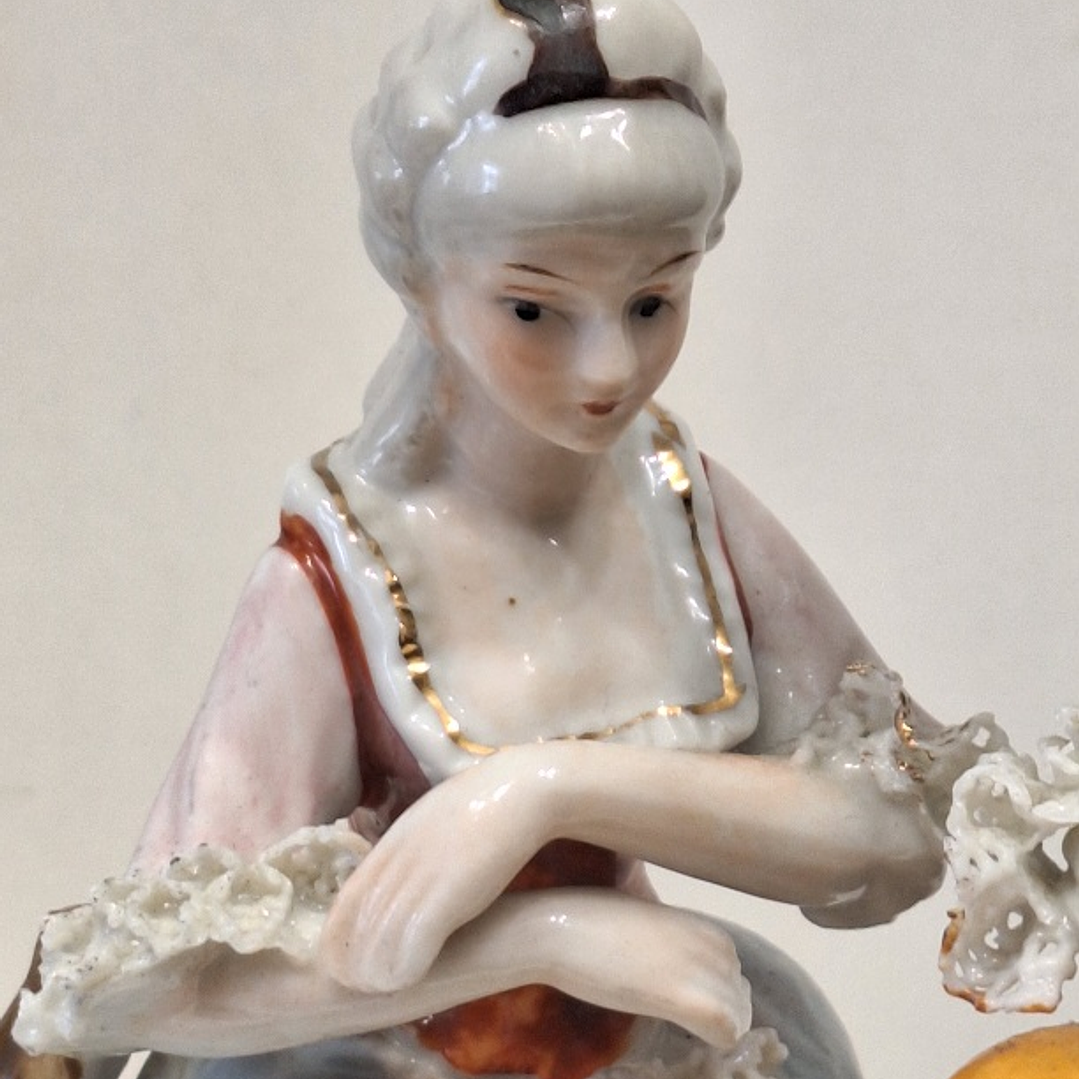 Grupo escultorico, casal romântico  4