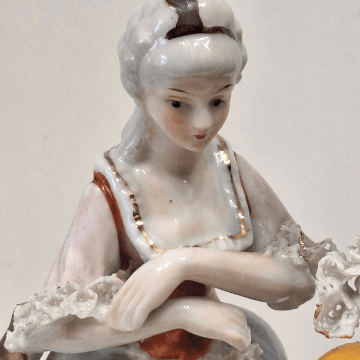 Grupo escultorico, casal romântico  4