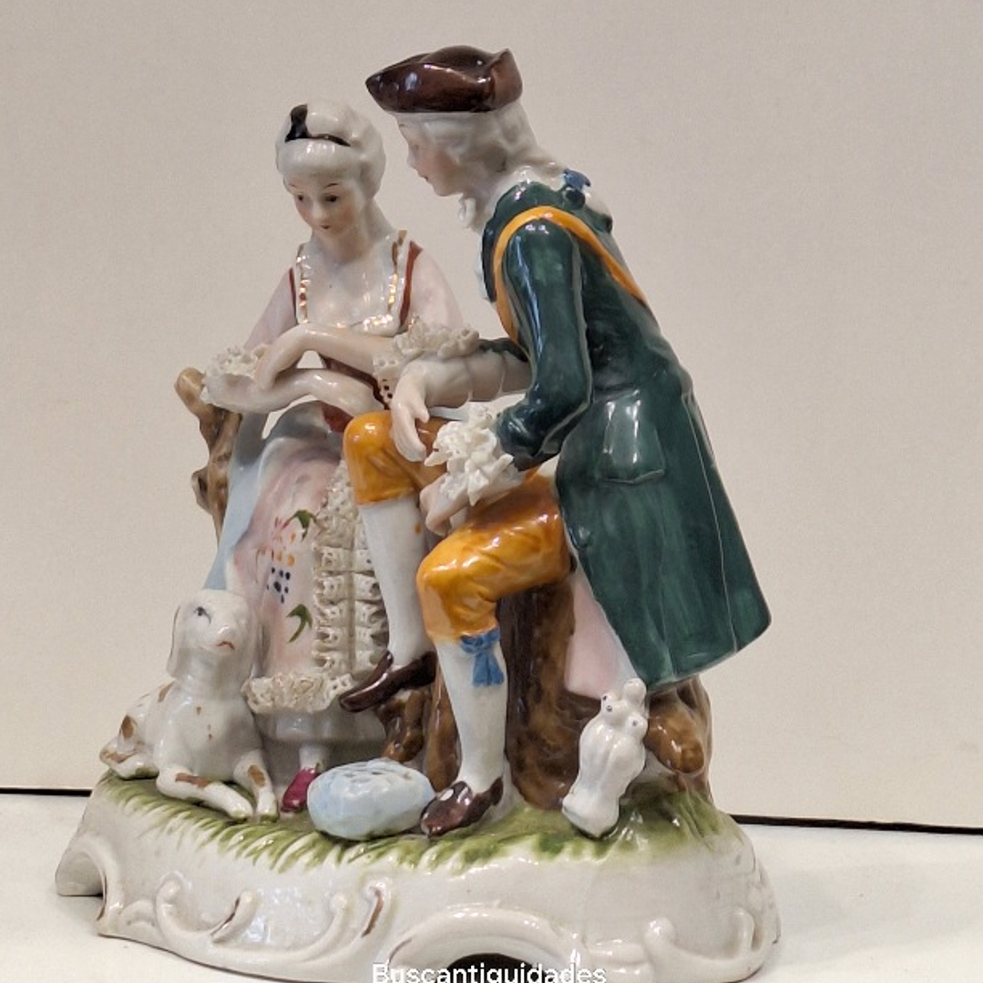 Grupo escultorico, casal romântico  5