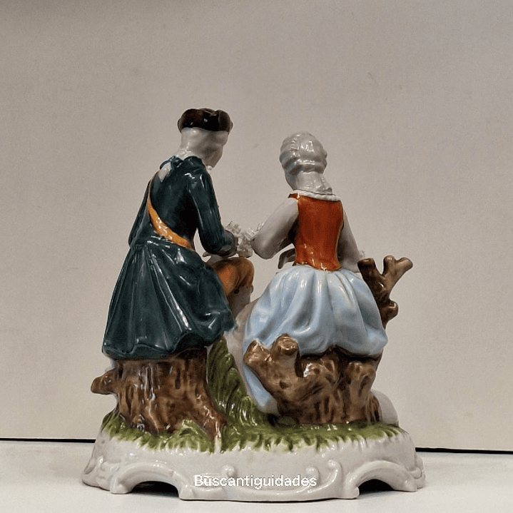 Grupo escultorico, casal romântico  6