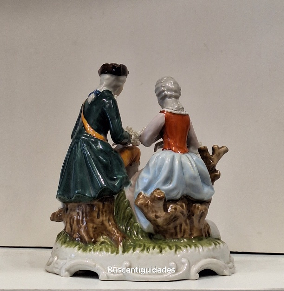 Grupo escultorico, casal romântico  6