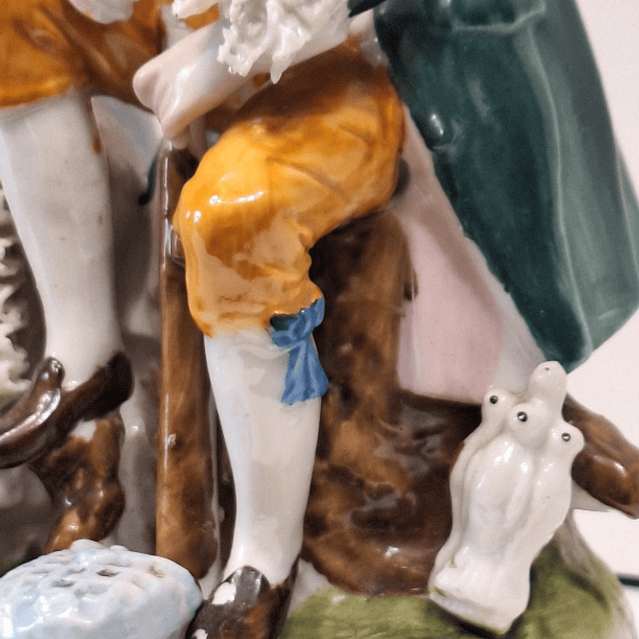 Grupo escultorico, casal romântico  9