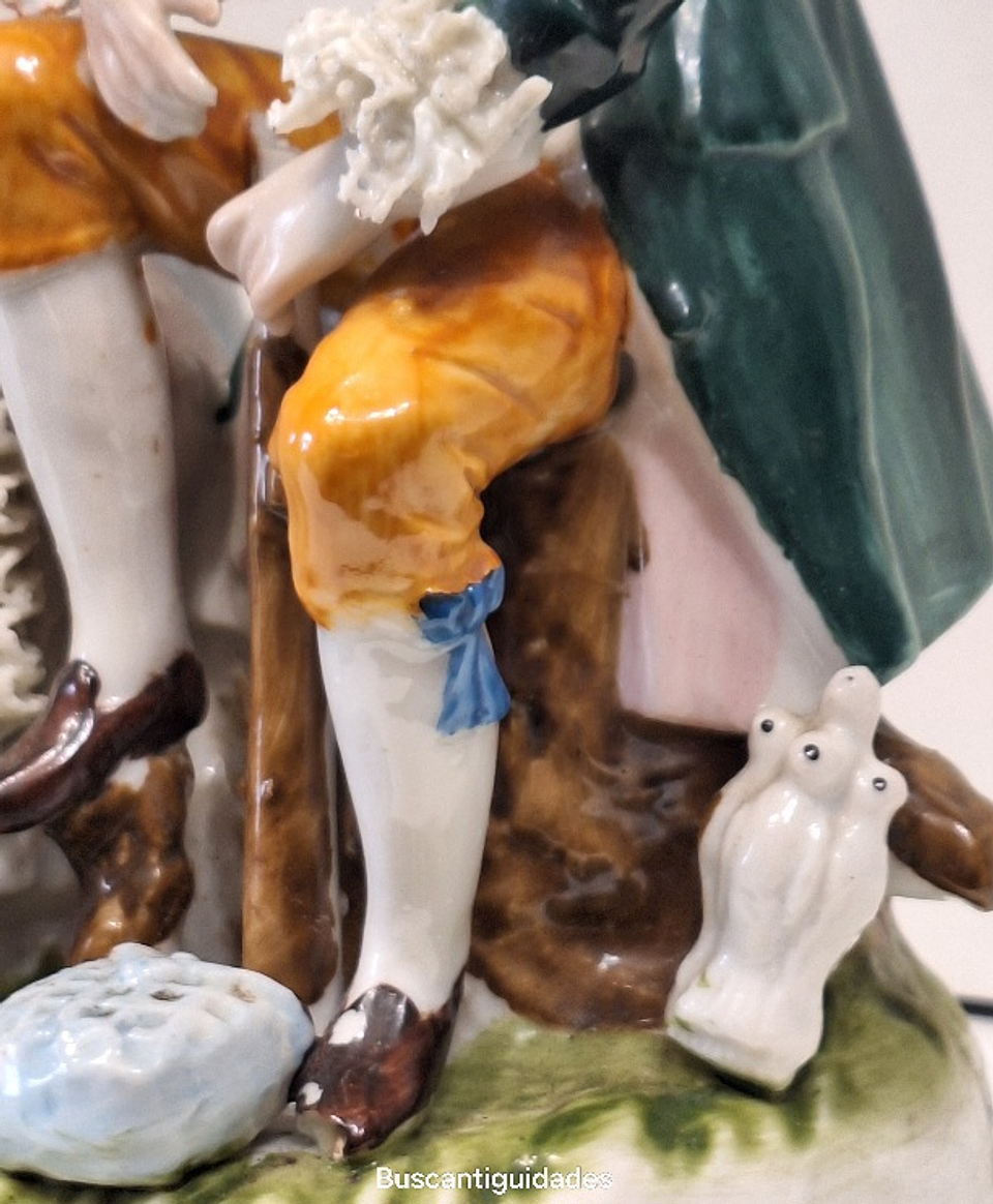 Grupo escultorico, casal romântico  9