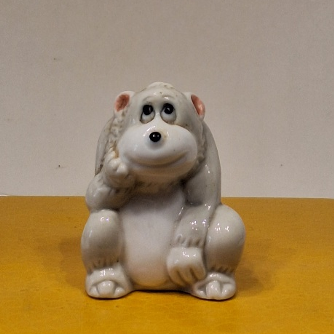 Estatueta vintage de macaco de porcelana 1