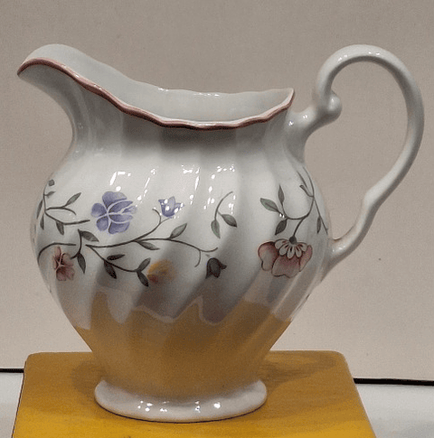 Cremeira em porcelana inglesa 