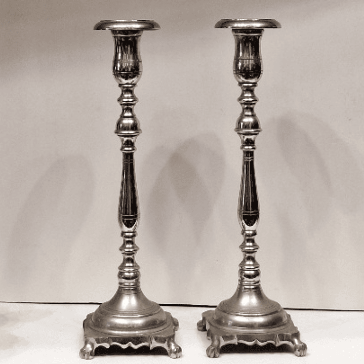 Par de castiçais em metal com banho de níquel  1