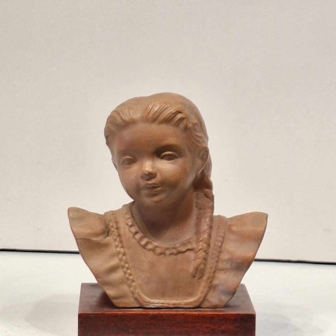 Alexander, Busto de menina em terracota  1