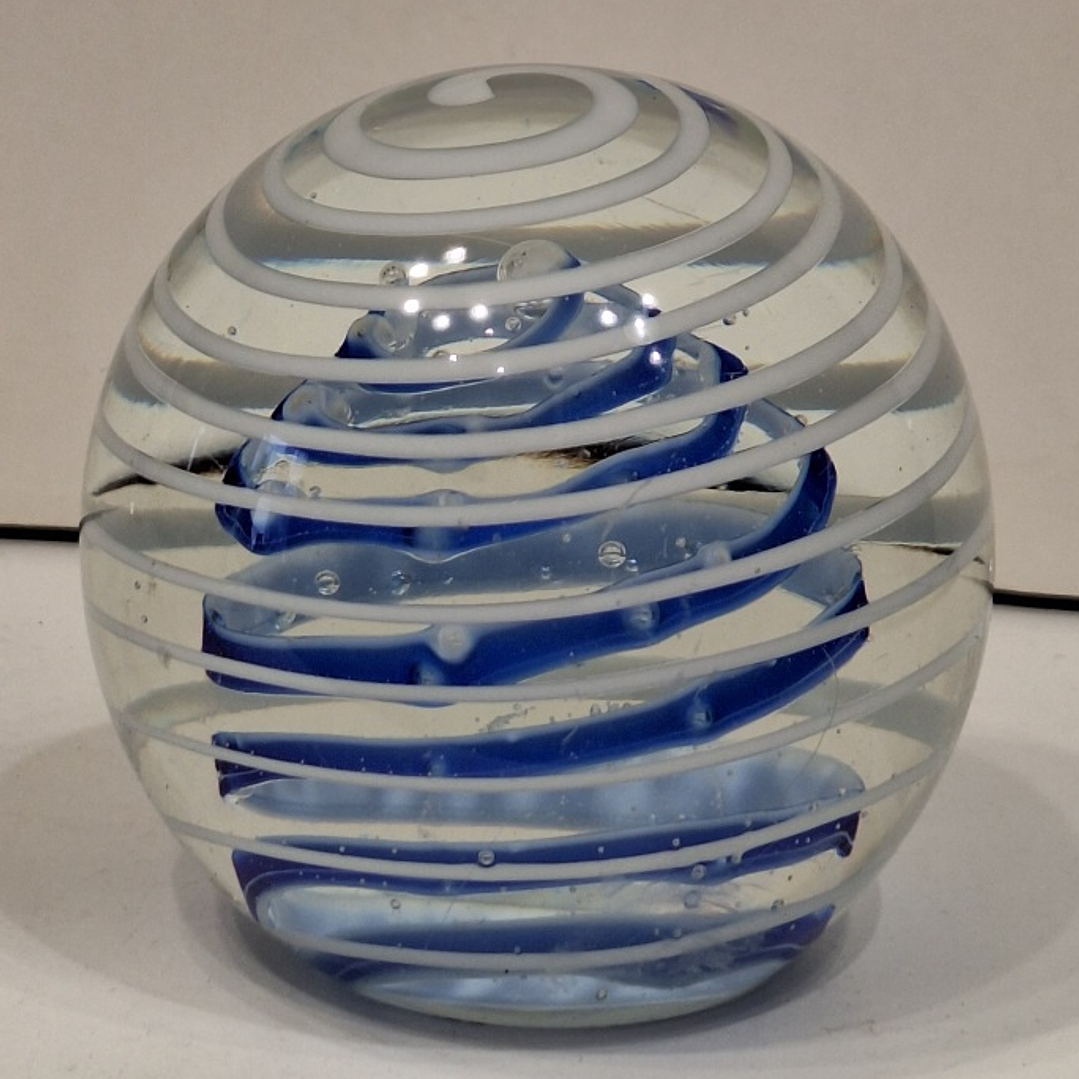 Pisa-papéis em cristal  2