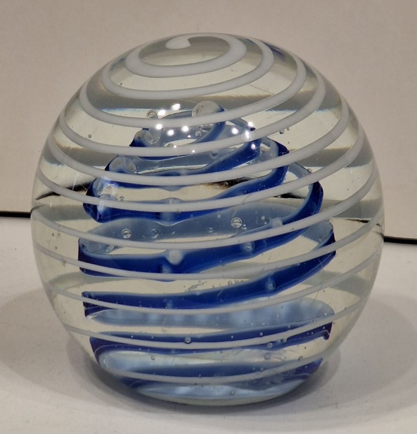 Pisa-papéis em cristal  2