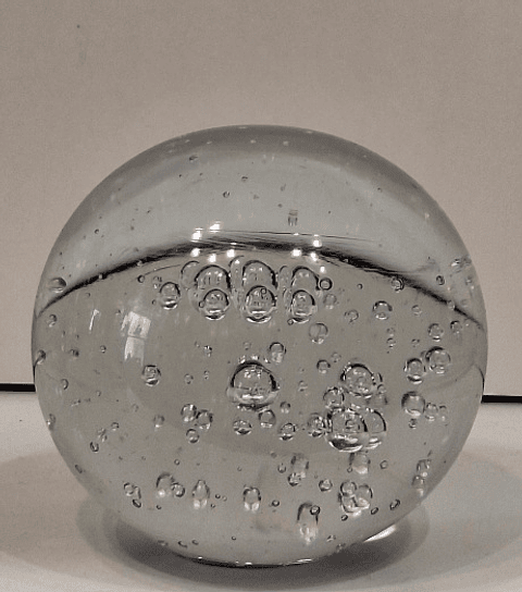 Pisa-papéis em cristal-bolha