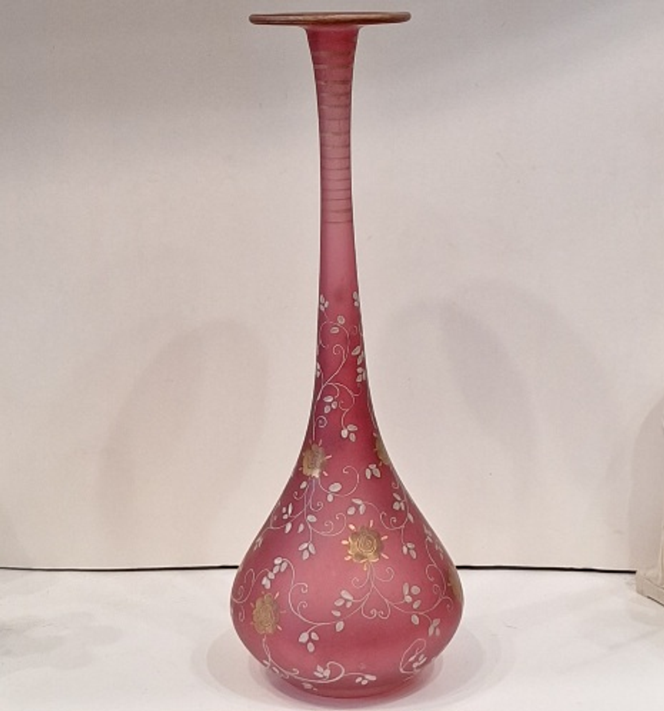 Vaso em vidro rosa, decoração floral  1