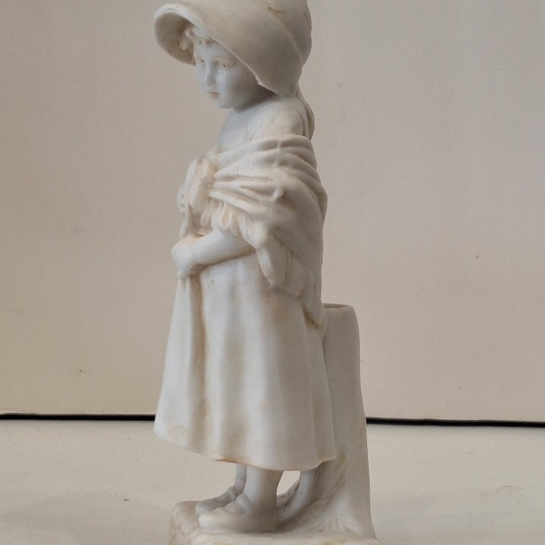 Estatueta em biscuit, tulipeira  2