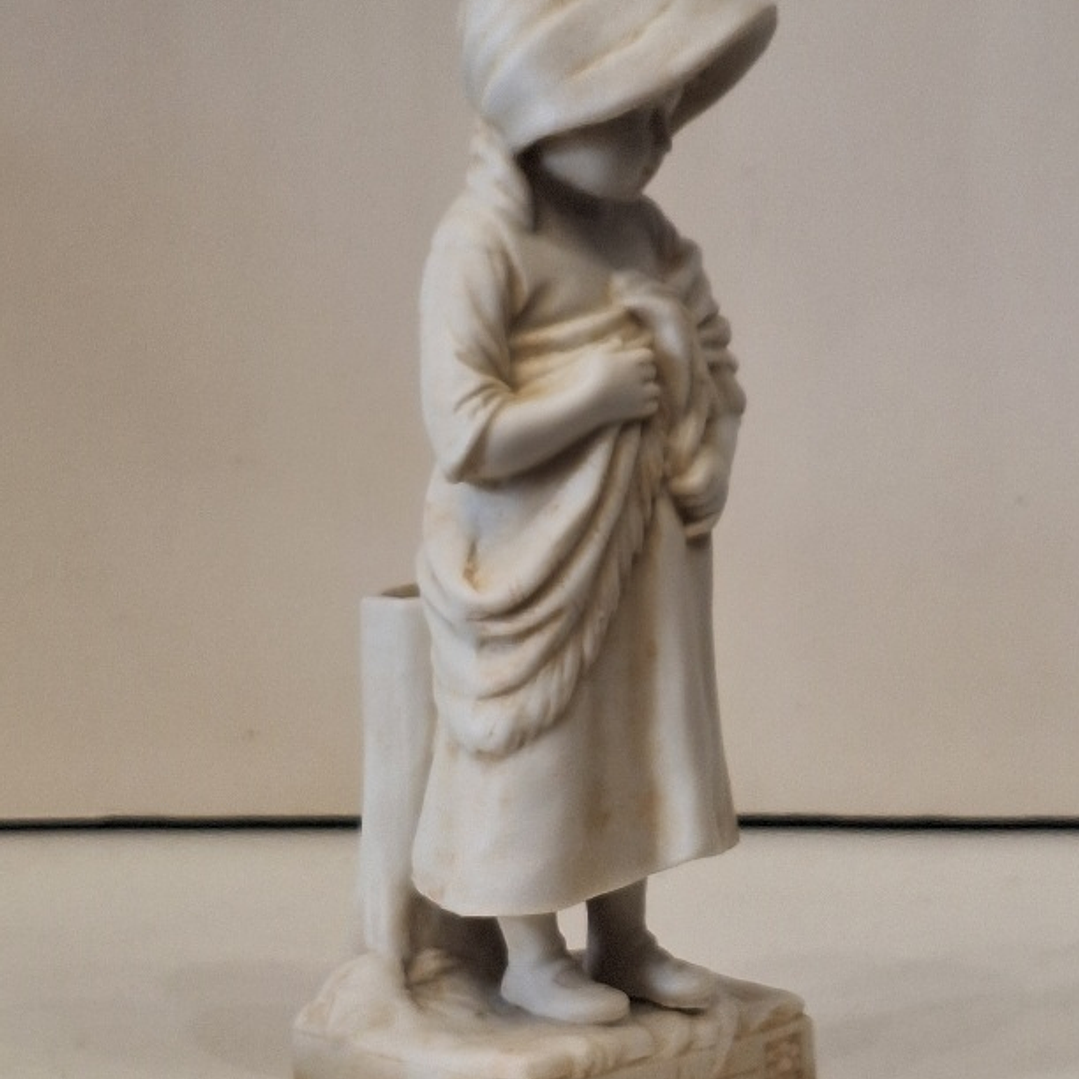 Estatueta em biscuit, tulipeira  3