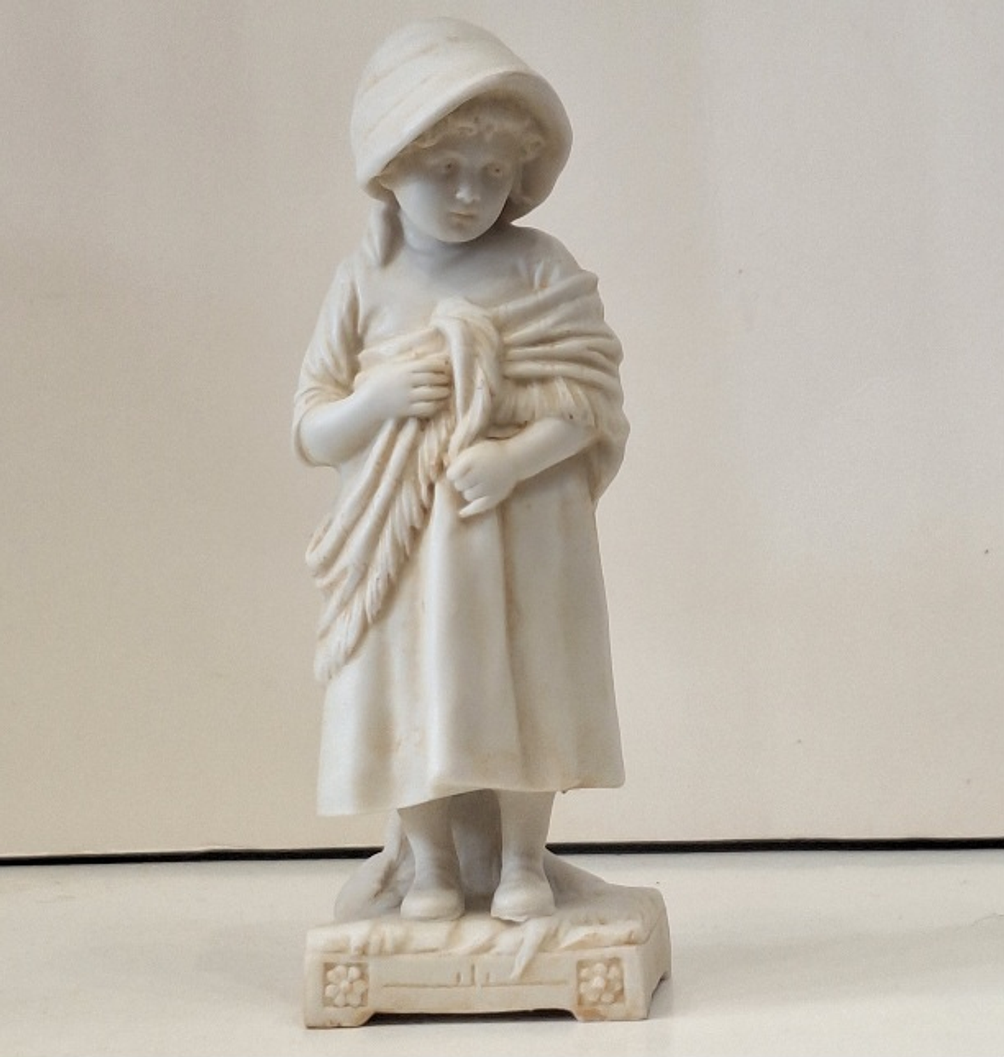 Estatueta em biscuit, tulipeira  1