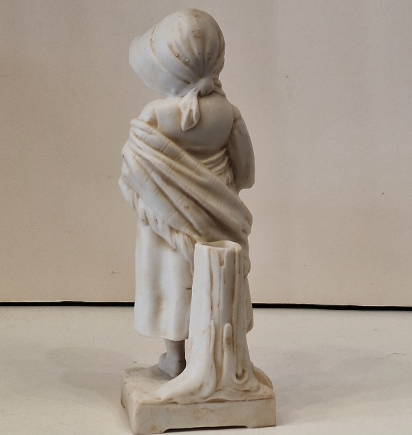 Estatueta em biscuit, tulipeira  4