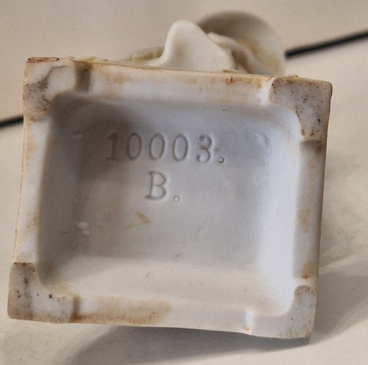 Estatueta em biscuit, tulipeira  5