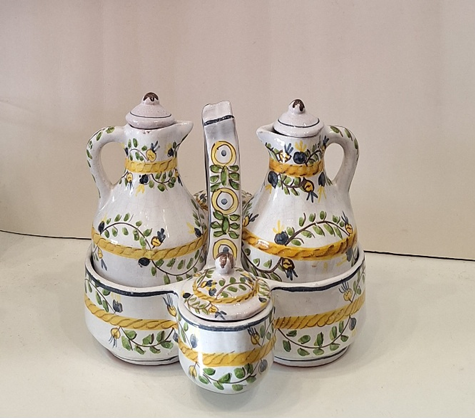 Galheteiro em faiança policromada  1