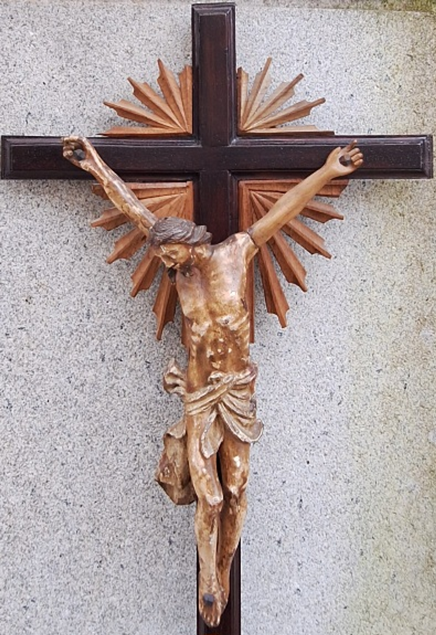 Crucifixo em madeira 2