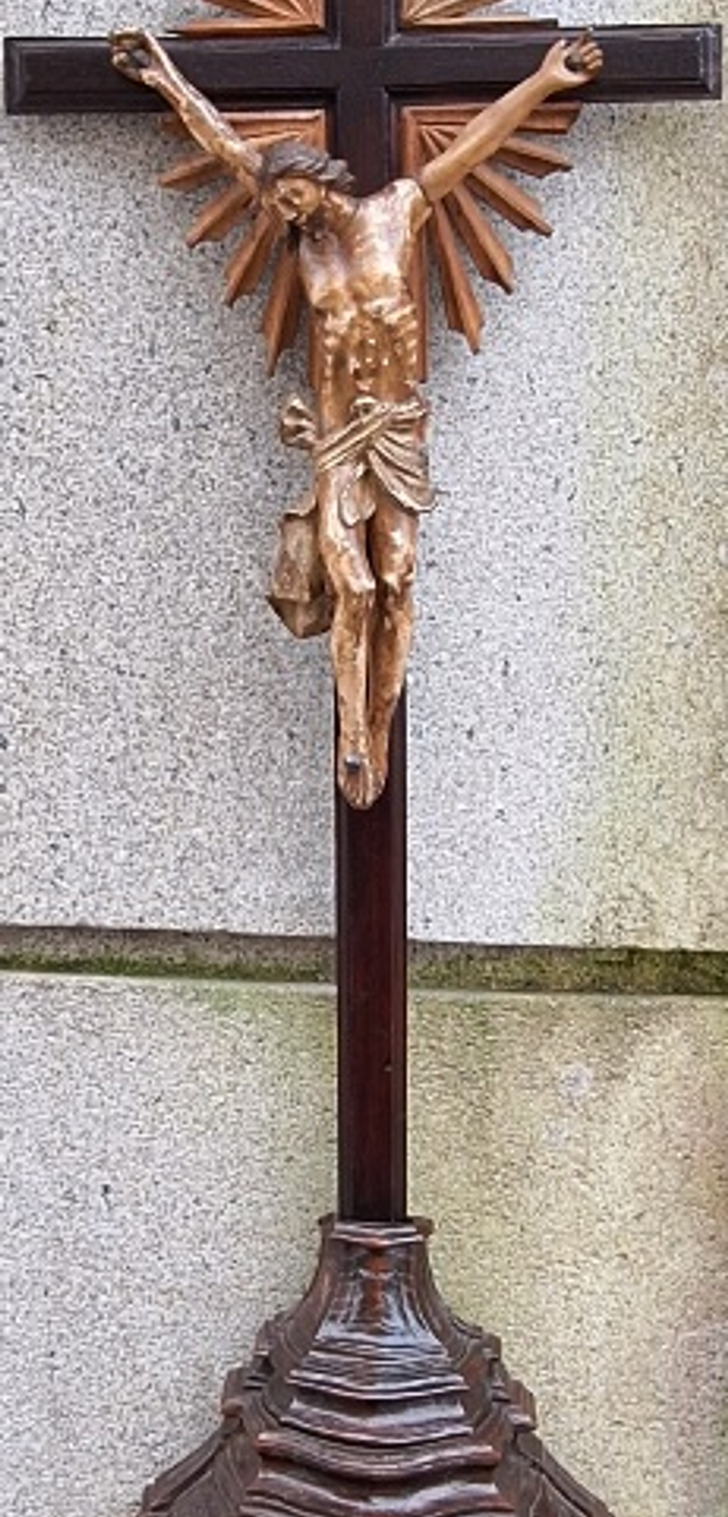 Crucifixo em madeira 4