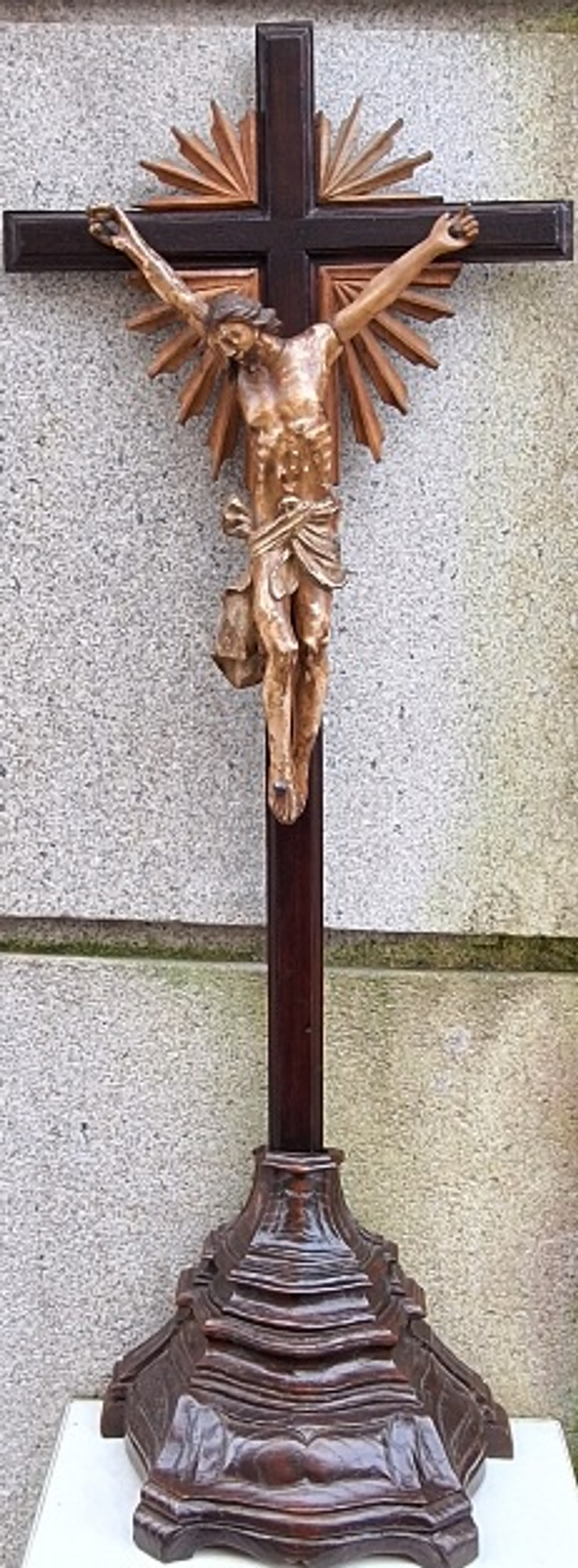 Crucifixo em madeira 4