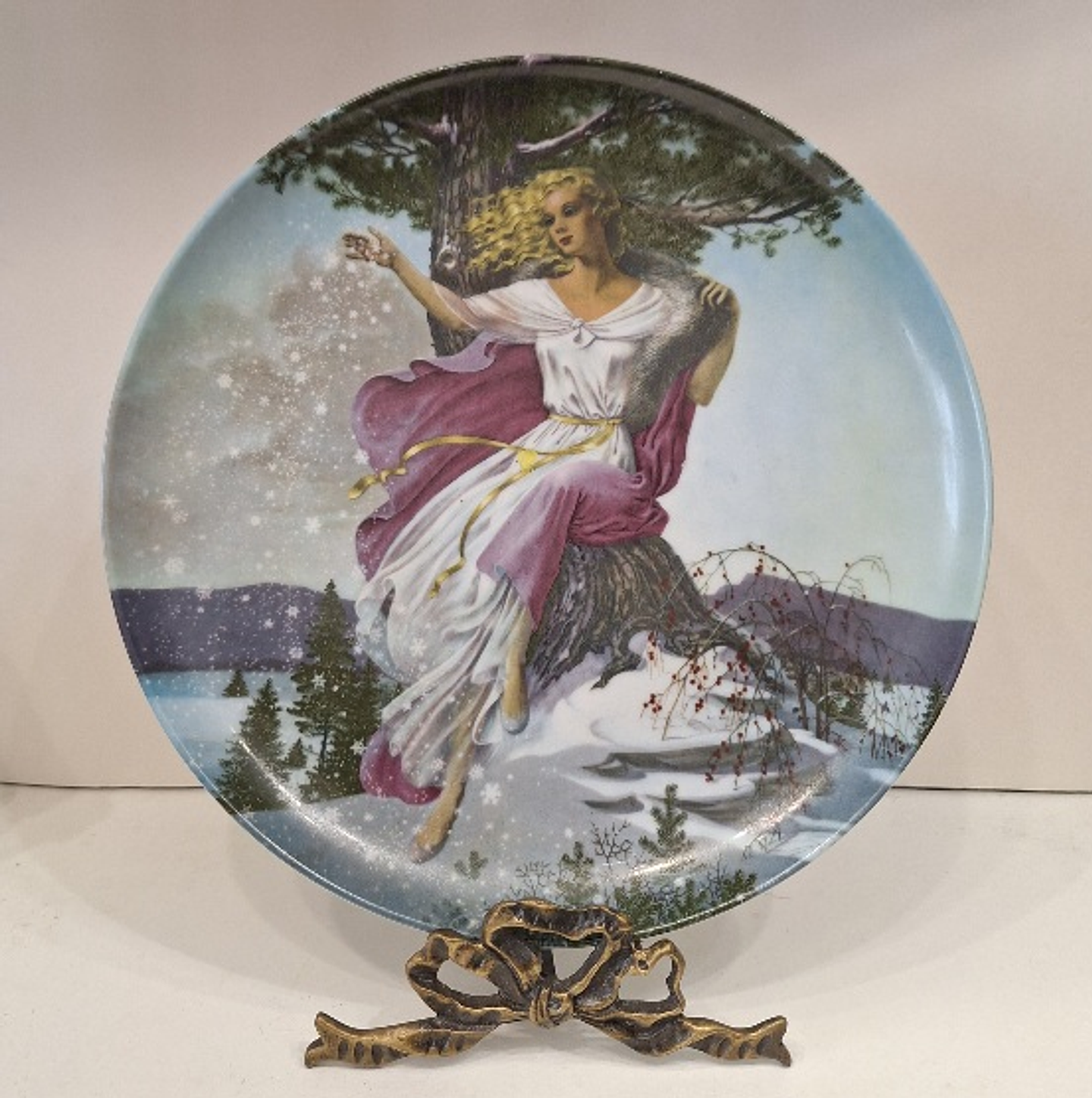 Prato decorativo representando o Inverno  1