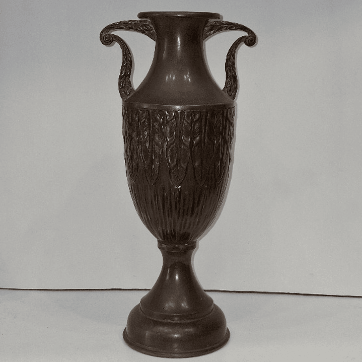 Anfora em metal patinado 1