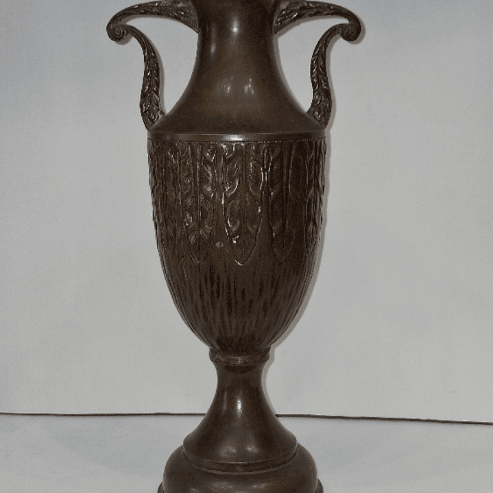 Anfora em metal patinado 2