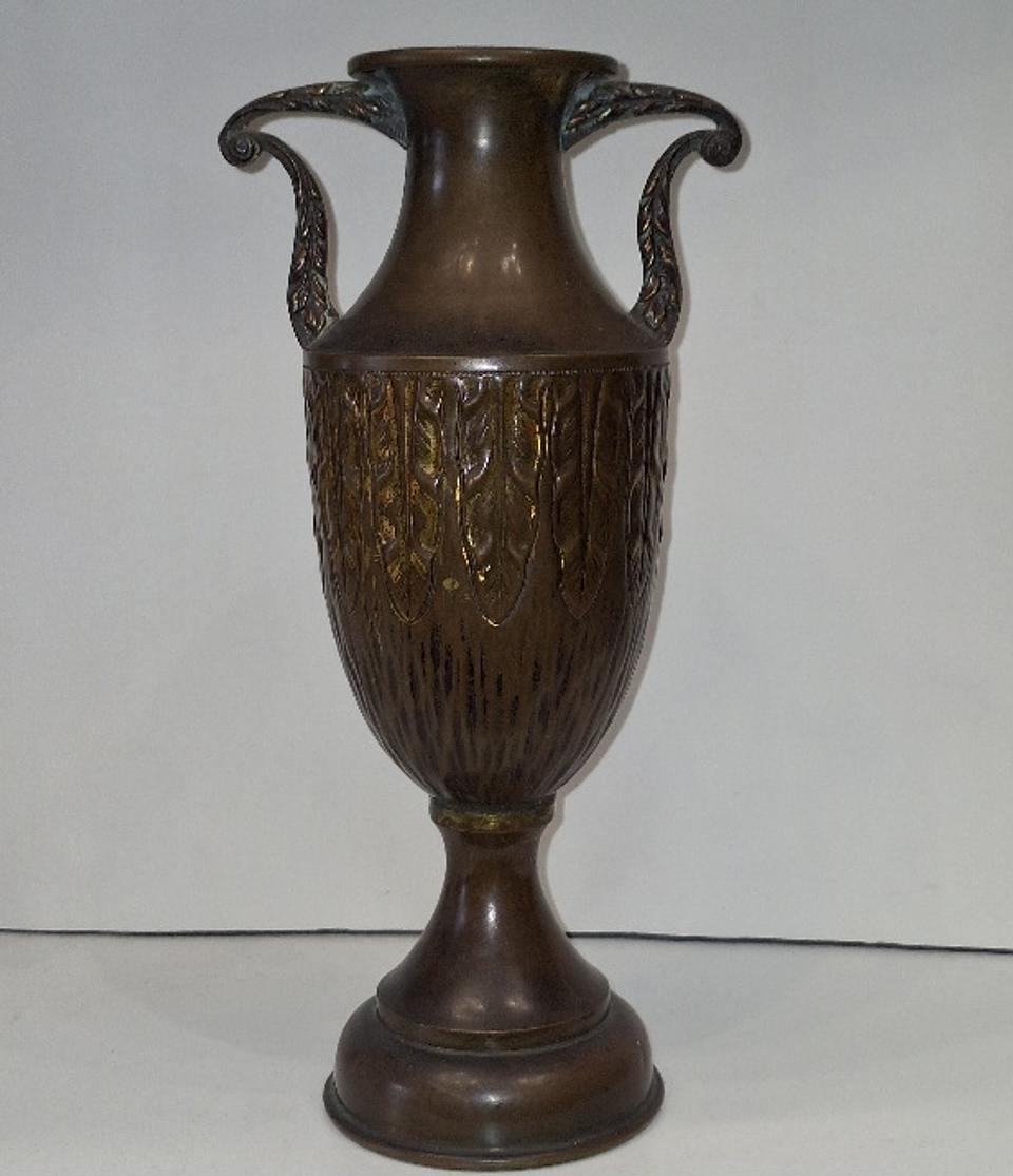 Anfora em metal patinado 2