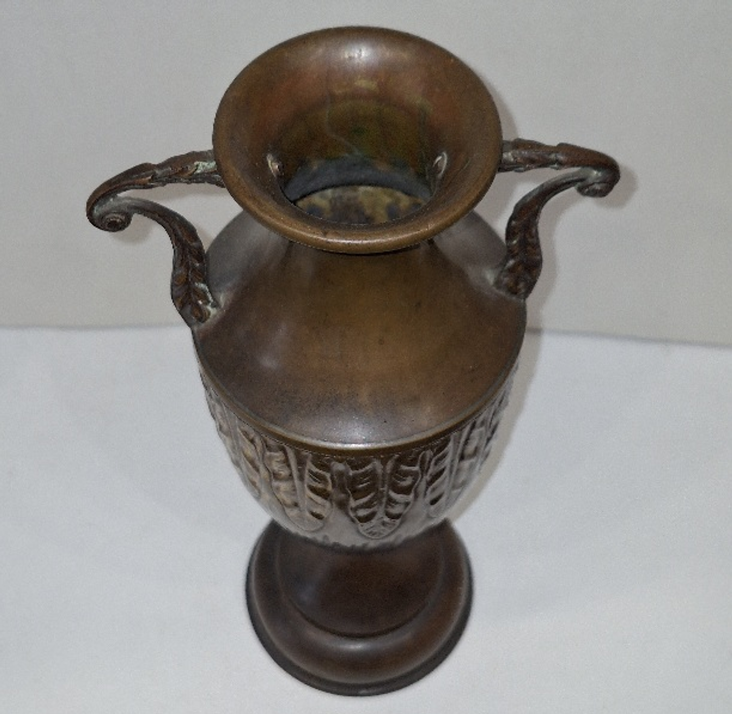 Anfora em metal patinado 3