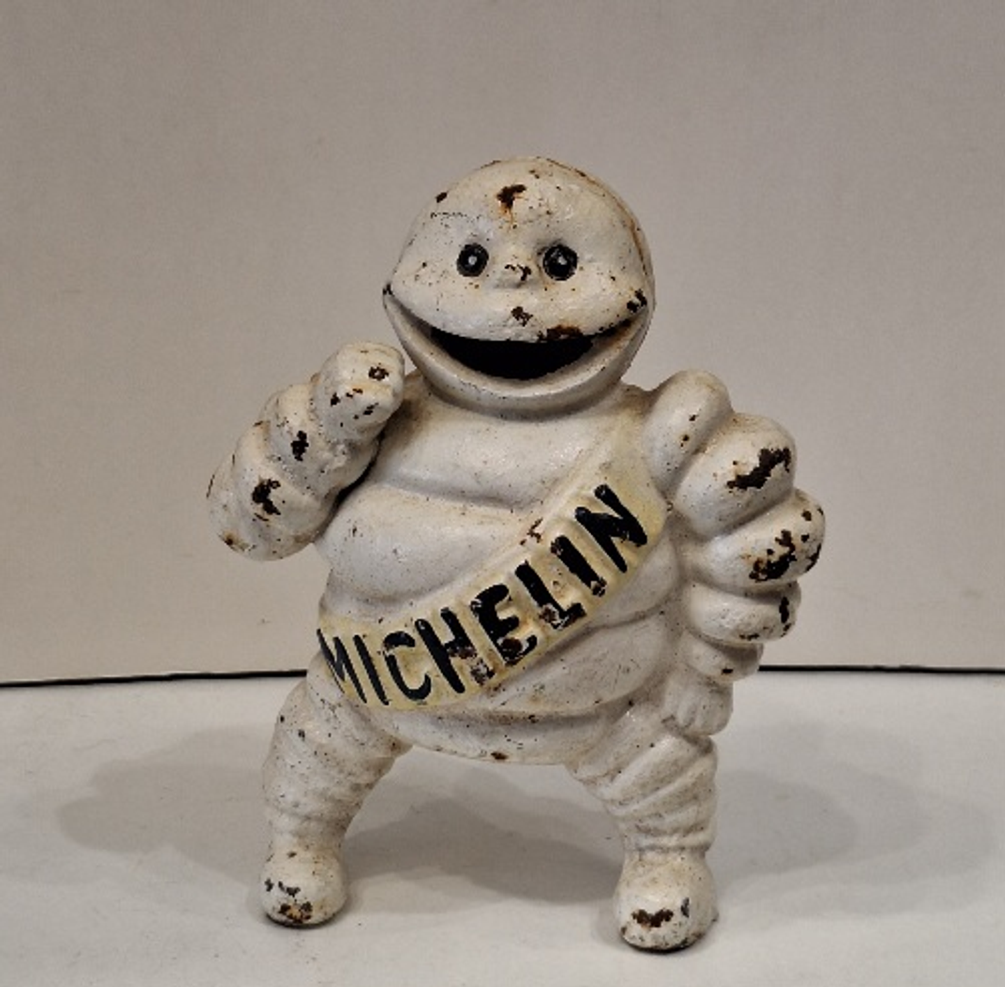 Cofre Mascote da Michelin em ferro fundido  2