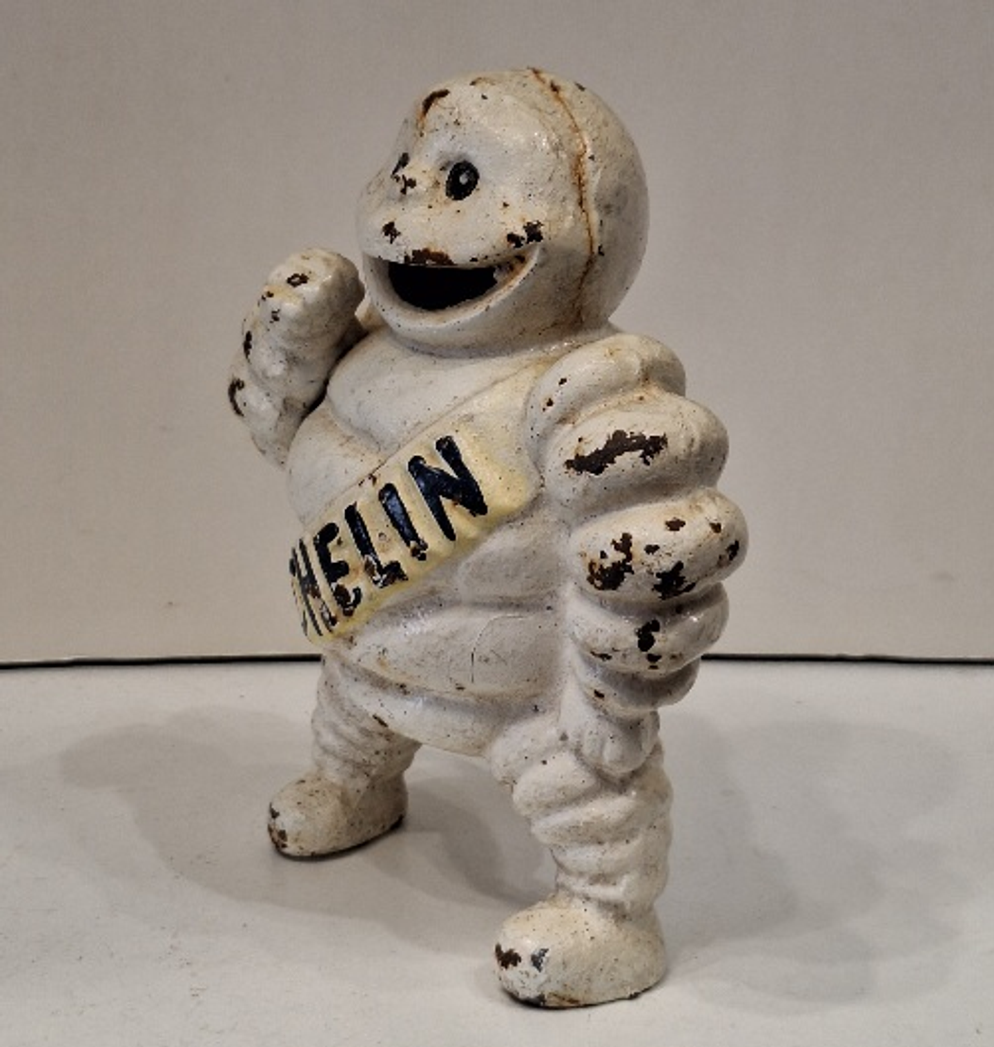 Cofre Mascote da Michelin em ferro fundido  3